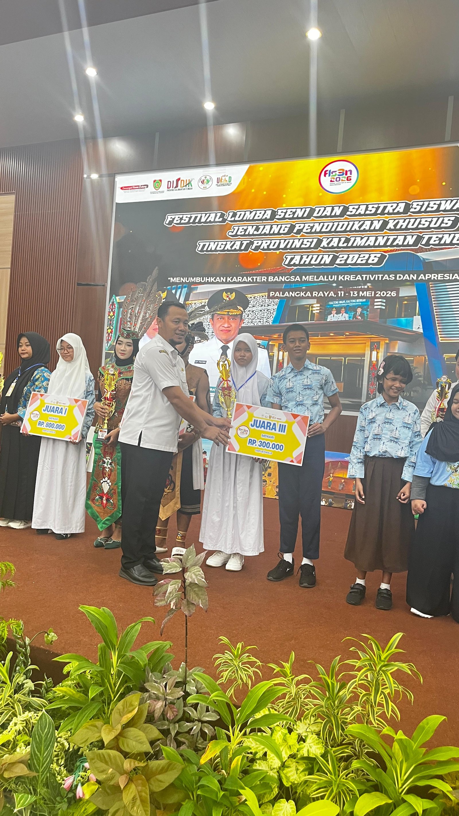 LOMBA MENARI FLS3N